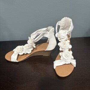 New- White Flower Sandals- Size 7